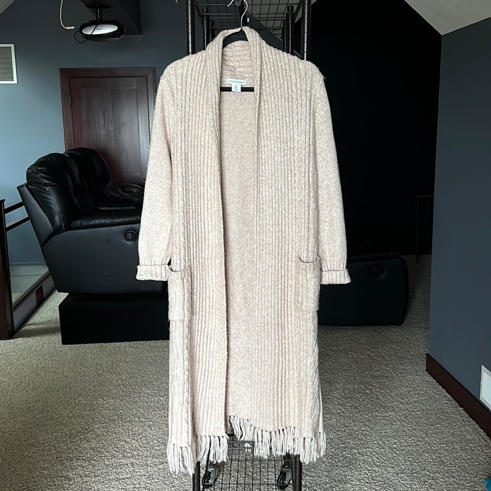 Cupcakes and Cashmere Long Pocket Sweater - Cream / Tan color - Size Small 🫶🏼
